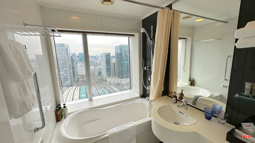 ホテルメトロポリタン丸の内の「浴室からの眺望」