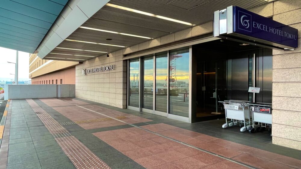 羽田空港旅客機滑走路がみえるホテル
